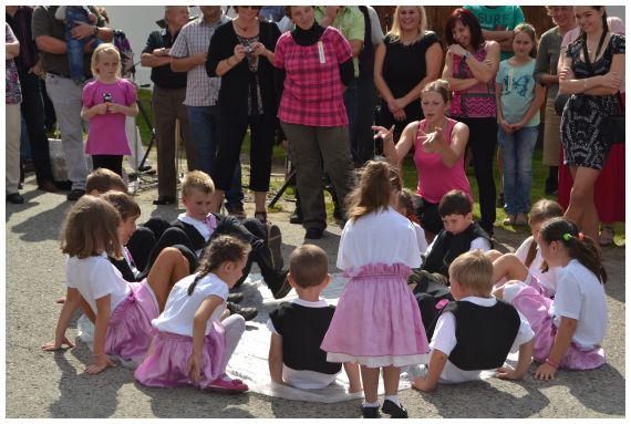 v obr slavnostní zahájení