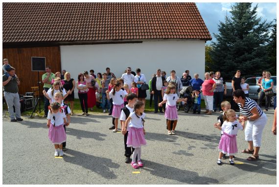 v obr slavnostní zahájení